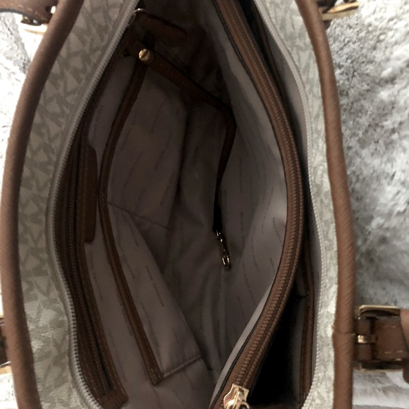 Michael Kors Authentic Bag - Picture 5 of 12